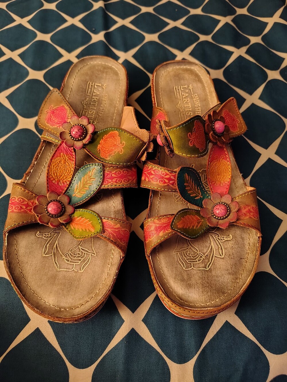 L'Artiste by Spring Step Pillow-Soft Hand-Painted Leather Sandals Grey Multi
